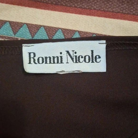 Ronni Nicole Pull Over Top Size L - Picture 3 of 3